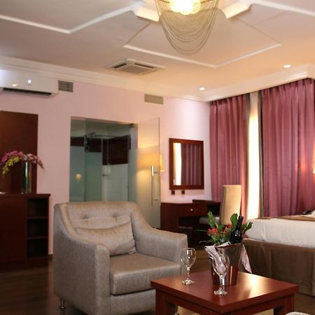 Grand Pela Hotel&Suites Abuja Quarto foto