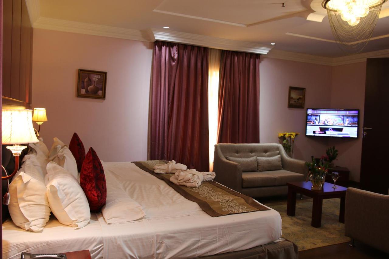 Grand Pela Hotel&Suites Abuja Exterior foto